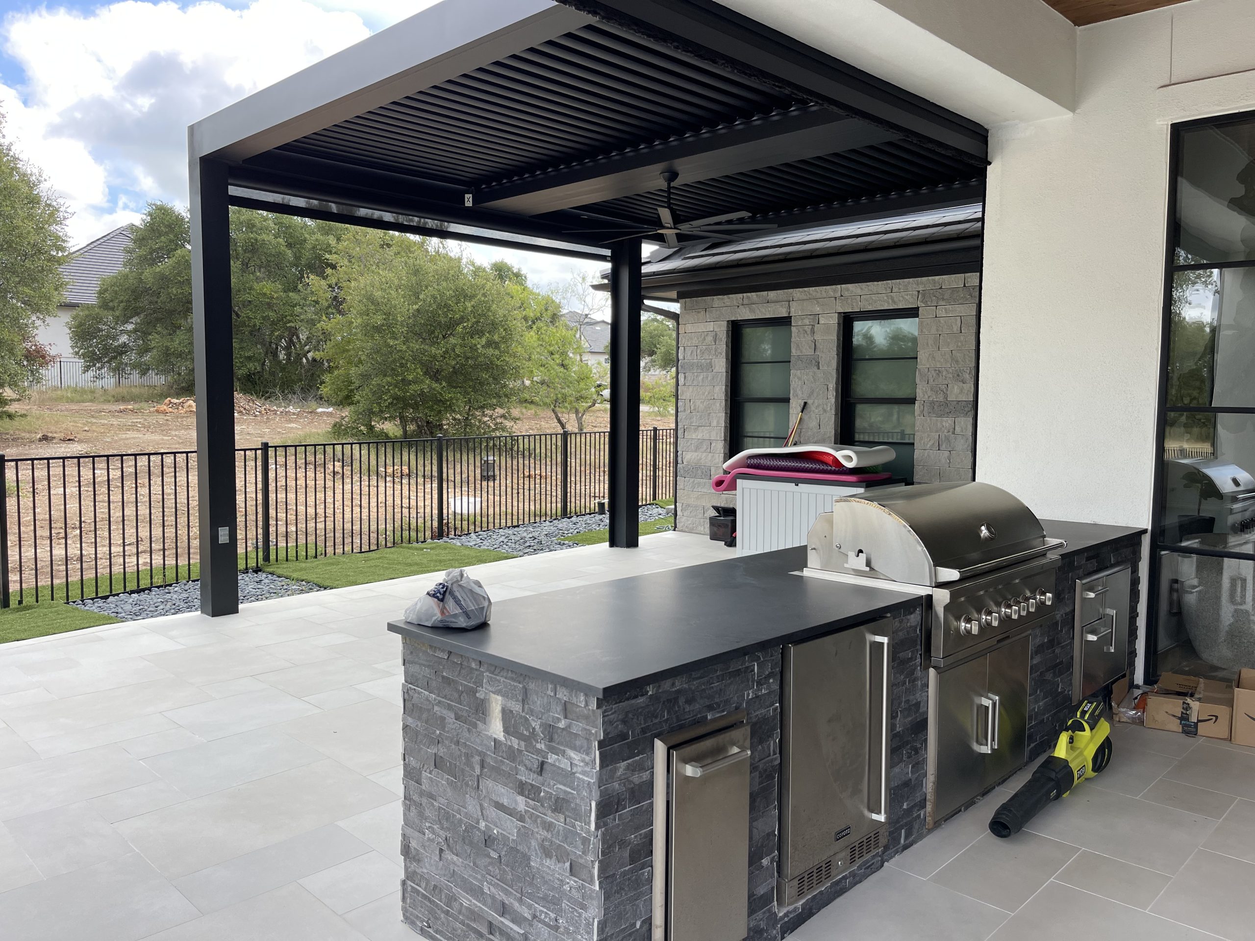 outdoor kitchen